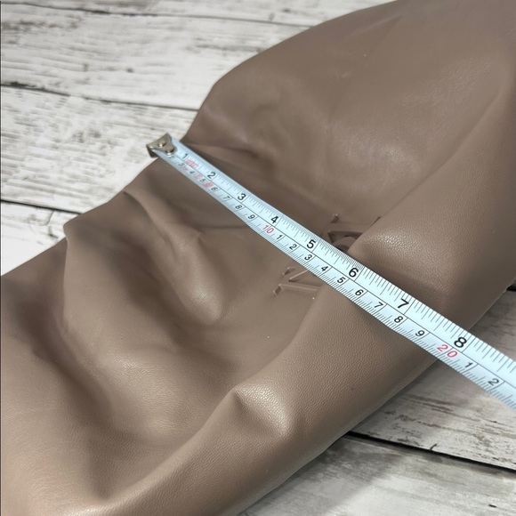 Badgley Mischka Taupe Wrapped Frame Clutch Shoulder Bag with Chunky Mauve Chain - Picture 10 of 10